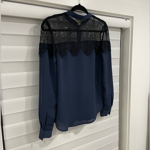 LC Lauren Conrad Navy Blouse with Lace, size XS - Picture 7 of 7
